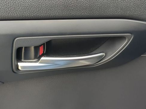 Used 2023 Toyota Highlander XLE image 32