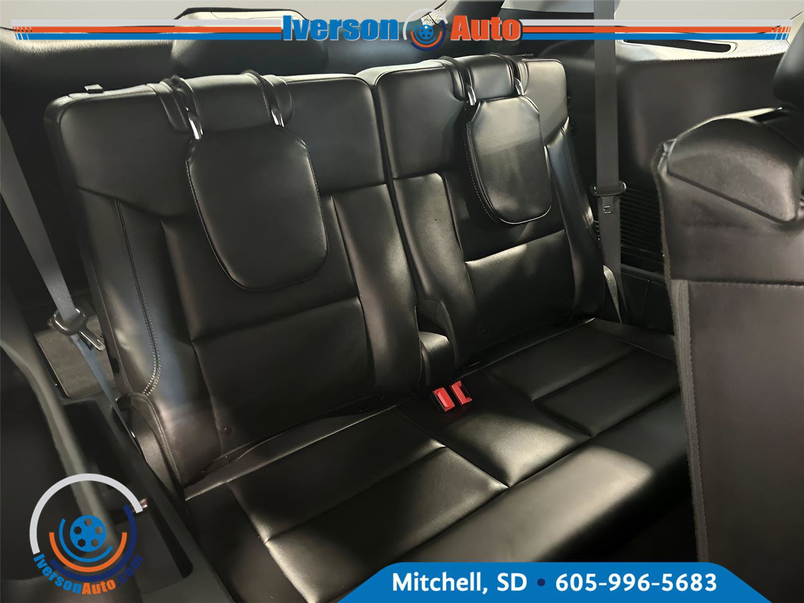 Used 2024 Ford Explorer XLT w/ Equipment Group 202A AWD/4WD image 31