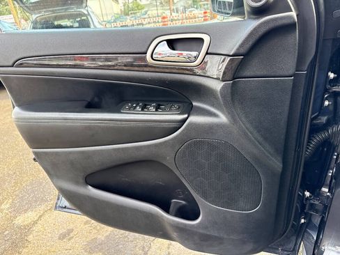 Used 2013 Jeep Grand Cherokee Laredo image 23