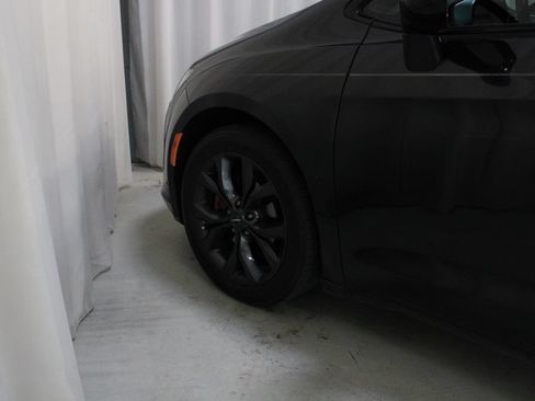 Used 2019 Chrysler Pacifica Touring-L Plus w/ S Appearance Package FWD image 29