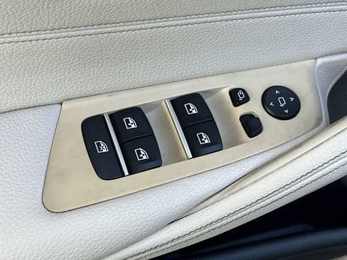Used 2020 BMW M550i xDrive AWD/4WD image 11
