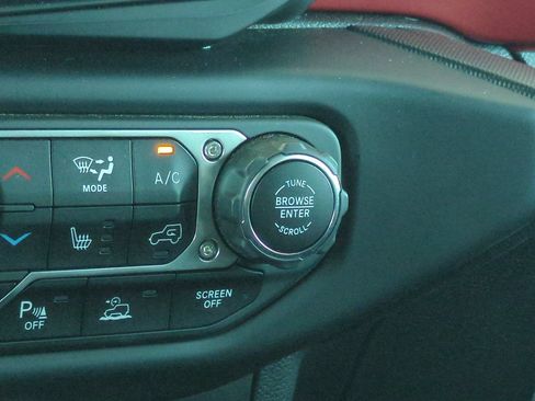 Used 2021 Jeep Wrangler Unlimited Rubicon AWD/4WD image 29