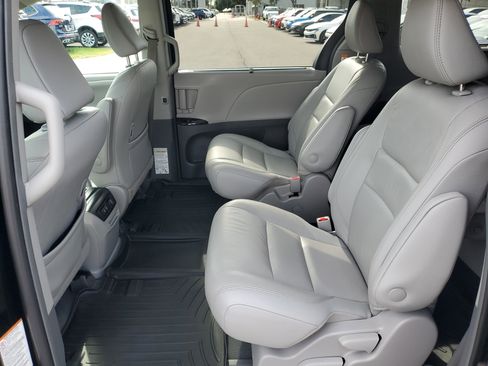 Used 2019 Toyota Sienna XLE image 16