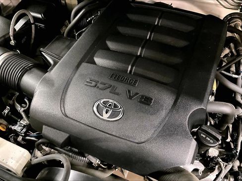 Used 2017 Toyota Tundra Platinum image 32