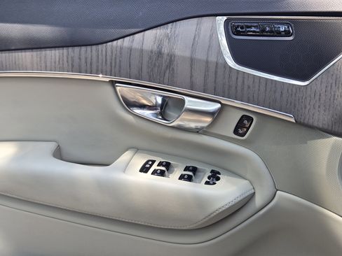 Used 2025 Volvo XC90 B6 Plus w/ Protection Package Premier image 32