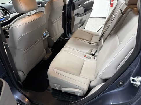 Used 2019 Toyota Highlander XLE image 28