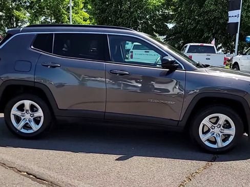 Used 2023 Jeep Compass Latitude w/ Sun and Sound Group AWD/4WD image 9