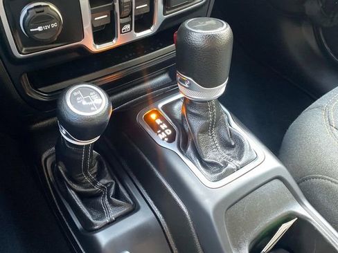 Used 2024 Jeep Wrangler Unlimited w/ Convenience Group image 29