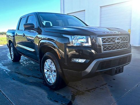 Used 2023 Nissan Frontier SV w/ SV Convenience Package image 3