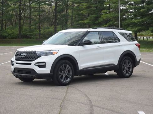 Used 2023 Ford Explorer XLT w/ Equipment Group 202A AWD/4WD image 24