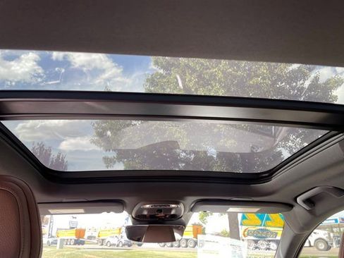 Used 2022 Volvo S60 T8 Inscription w/ Advanced Package image 9