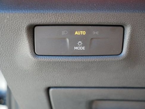 Certified 2025 Volkswagen Tiguan SE AWD/4WD image 25