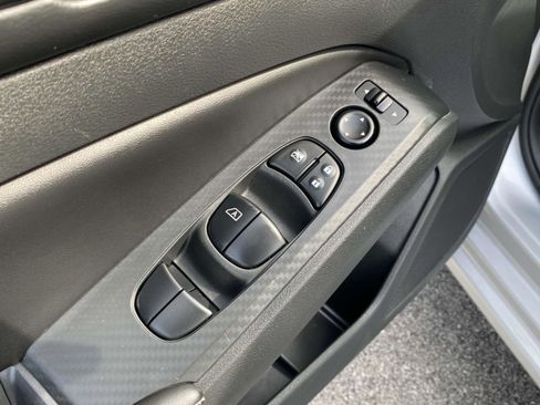 Used 2024 Nissan Altima 2.5 SV image 11