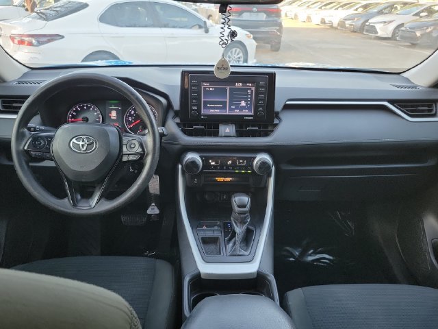 Used 2021 Toyota RAV4 LE FWD image 9