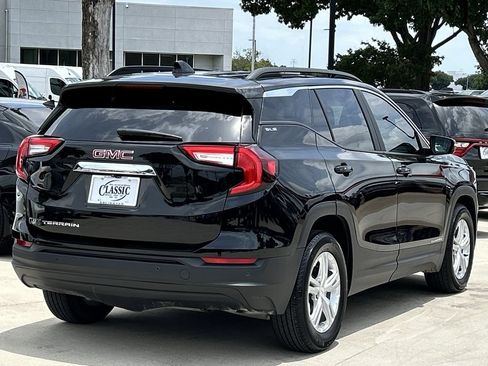 Used 2024 GMC Terrain SLE w/ Driver Convenience Package FWD image 4
