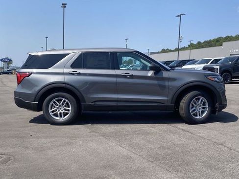 New 2026 Ford Explorer Active RWD image 2