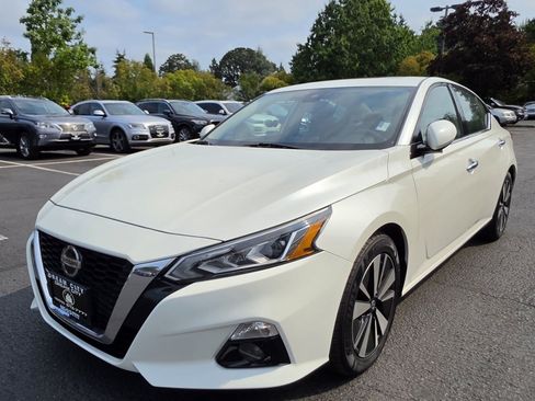 Used 2019 Nissan Altima 2.5 SV FWD image 2