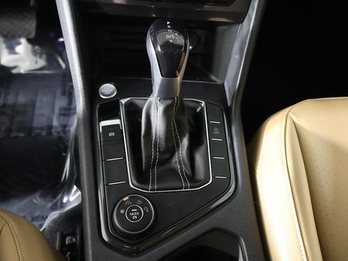 Used 2022 Volkswagen Tiguan SE image 44