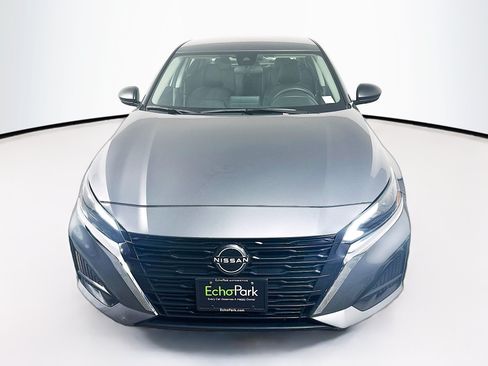 Used 2024 Nissan Altima 2.5 SV FWD image 2