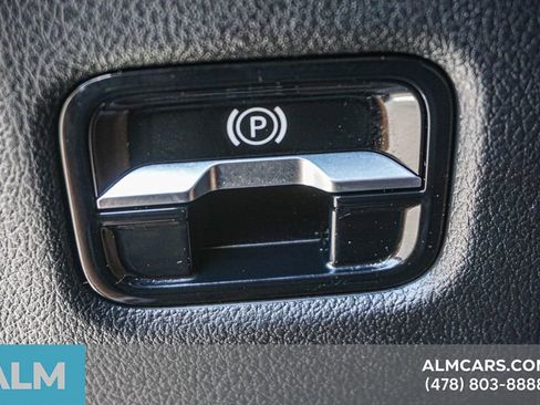 Used 2025 Mercedes-Benz C 300 Sedan image 43