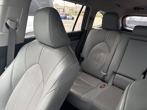 Used 2021 Toyota Highlander Limited image 14