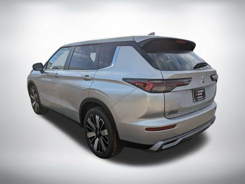 New 2026 Mitsubishi Outlander SE image 6