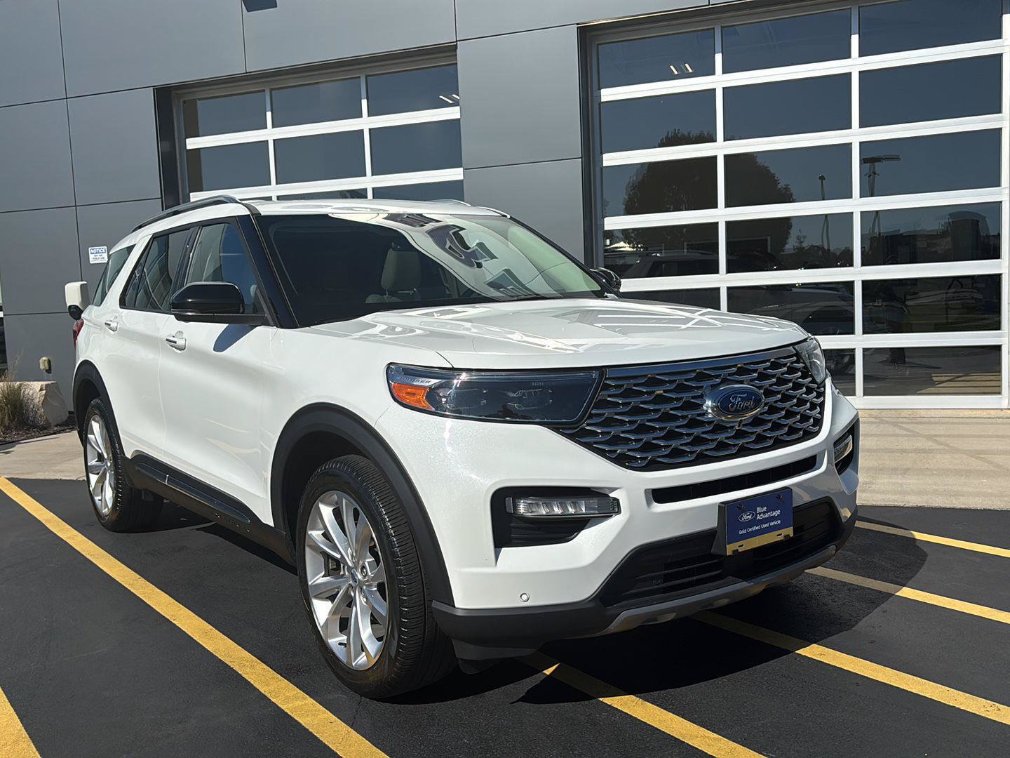 Certified 2023 Ford Explorer Platinum w/ Technology Package AWD/4WD image 4