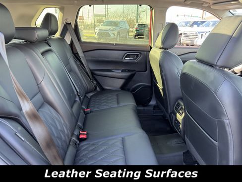 Used 2023 Nissan Rogue Platinum image 7