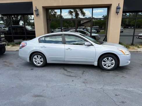 Used 2011 Nissan Altima 2.5 S w/ Convenience Pkg FWD image 2
