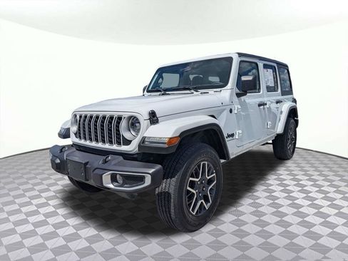 Used 2025 Jeep Wrangler Unlimited Sahara AWD/4WD image 7