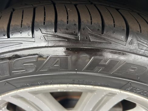 Used 2010 Toyota Avalon Limited image 23