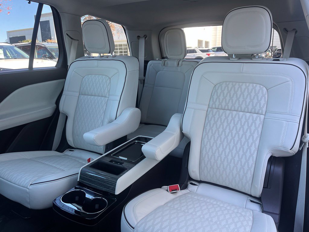 Used 2022 Lincoln Aviator Black Label Grand Touring w/ Class IV Trailer Tow Package AWD/4WD image 14