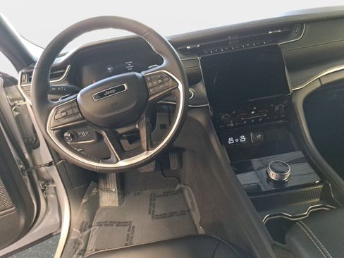New 2025 Jeep Grand Cherokee L Limited RWD image 17