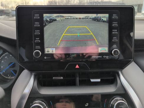 Used 2022 Toyota Venza XLE image 25