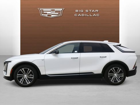 Certified 2024 Cadillac Lyriq Luxury image 2