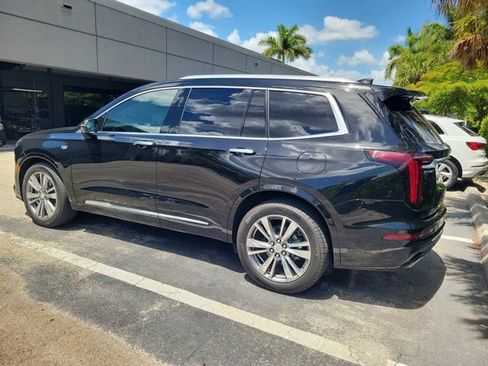 Used 2020 Cadillac XT6 Premium Luxury FWD image 3