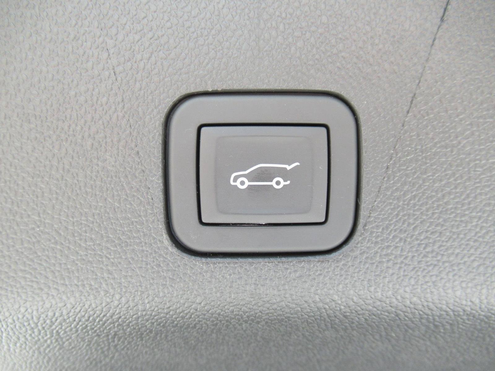 Used 2026 Chevrolet Suburban Premier AWD/4WD image 39