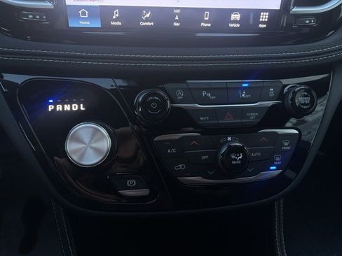 New 2026 Chrysler Pacifica Limited w/ S Appearance Package image 21