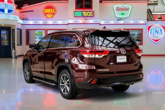 Used 2019 Toyota Highlander XLE FWD image 4