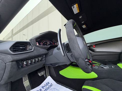 Used 2024 Lamborghini Huracan STO RWD image 33