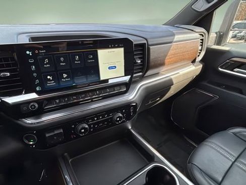 Used 2024 Chevrolet Silverado 2500 High Country w/ High Country Premium Package image 24