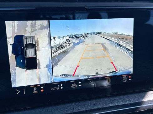 Used 2025 GMC Sierra 3500 AT4 w/ AT4 Preferred Package image 17