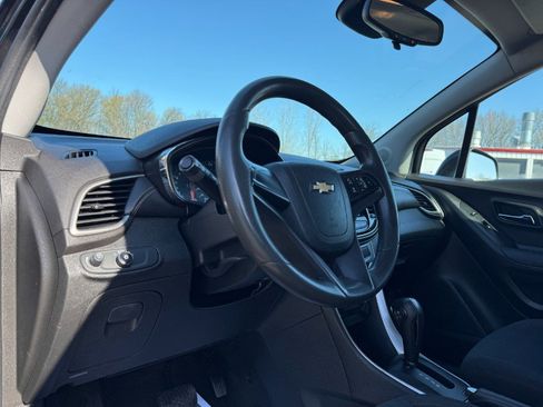 Used 2017 Chevrolet Trax LS FWD image 14
