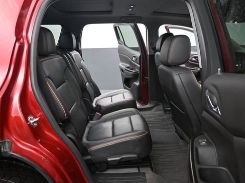 Used 2023 GMC Acadia AT4 w/ Technology Package image 16