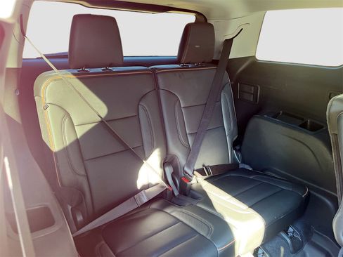 Used 2023 GMC Acadia AT4 w/ Technology Package image 29