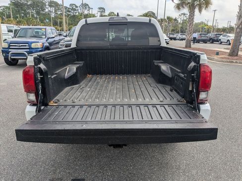 Used 2022 Toyota Tacoma SR5 w/ Technology Package image 13
