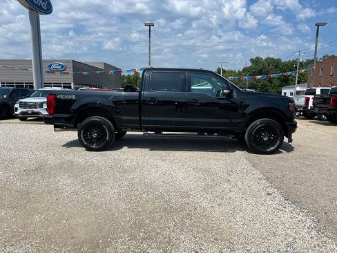 Used 2022 Ford F250 Lariat w/ Black Appearance Package AWD/4WD image 9