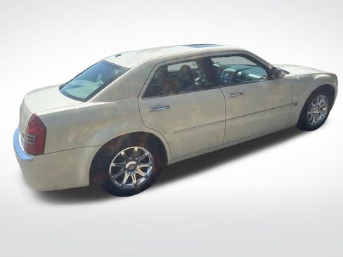 Used 2006 Chrysler 300 C w/ Navigation & Sound Group II RWD image 19
