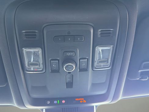 Used 2024 Chevrolet Tahoe Premier AWD/4WD image 27