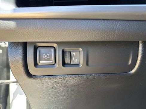 Certified 2024 Cadillac XT4 Luxury w/ Cold Weather Package AWD/4WD image 21